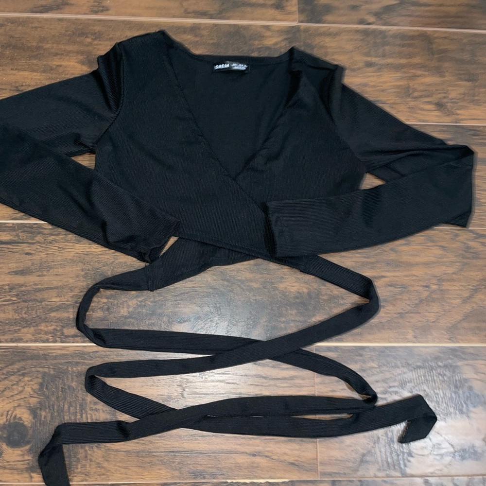 Cross tie black crop top
